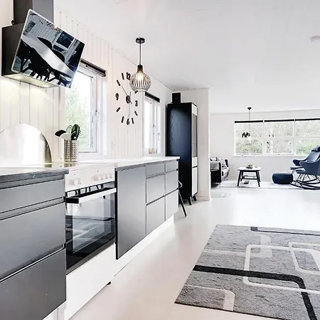 Three-bedroom In Henne Дом отдыха *