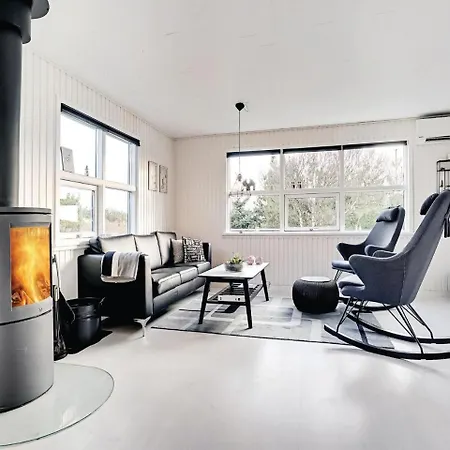 Three-bedroom In Henne