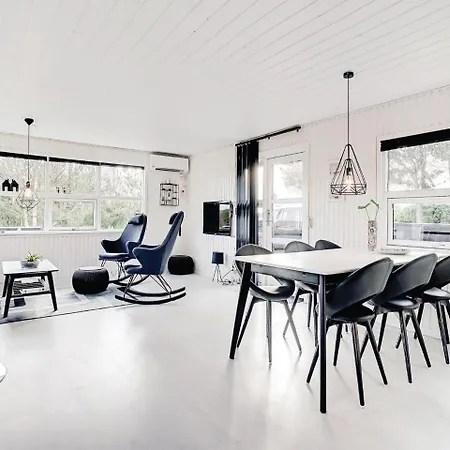 Three-bedroom In Henne *