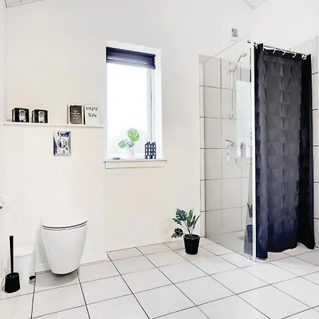 Three-bedroom In Henne Henne Strand