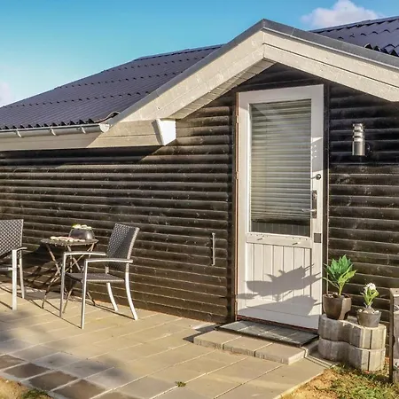 Holiday home Three-bedroom In Henne